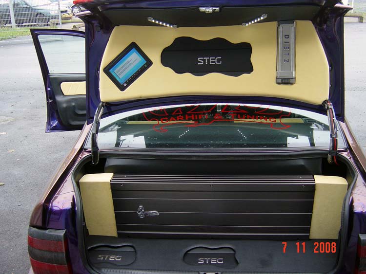 Vectra Kofferraum mit Ground Zero GZPA1.10000SPL